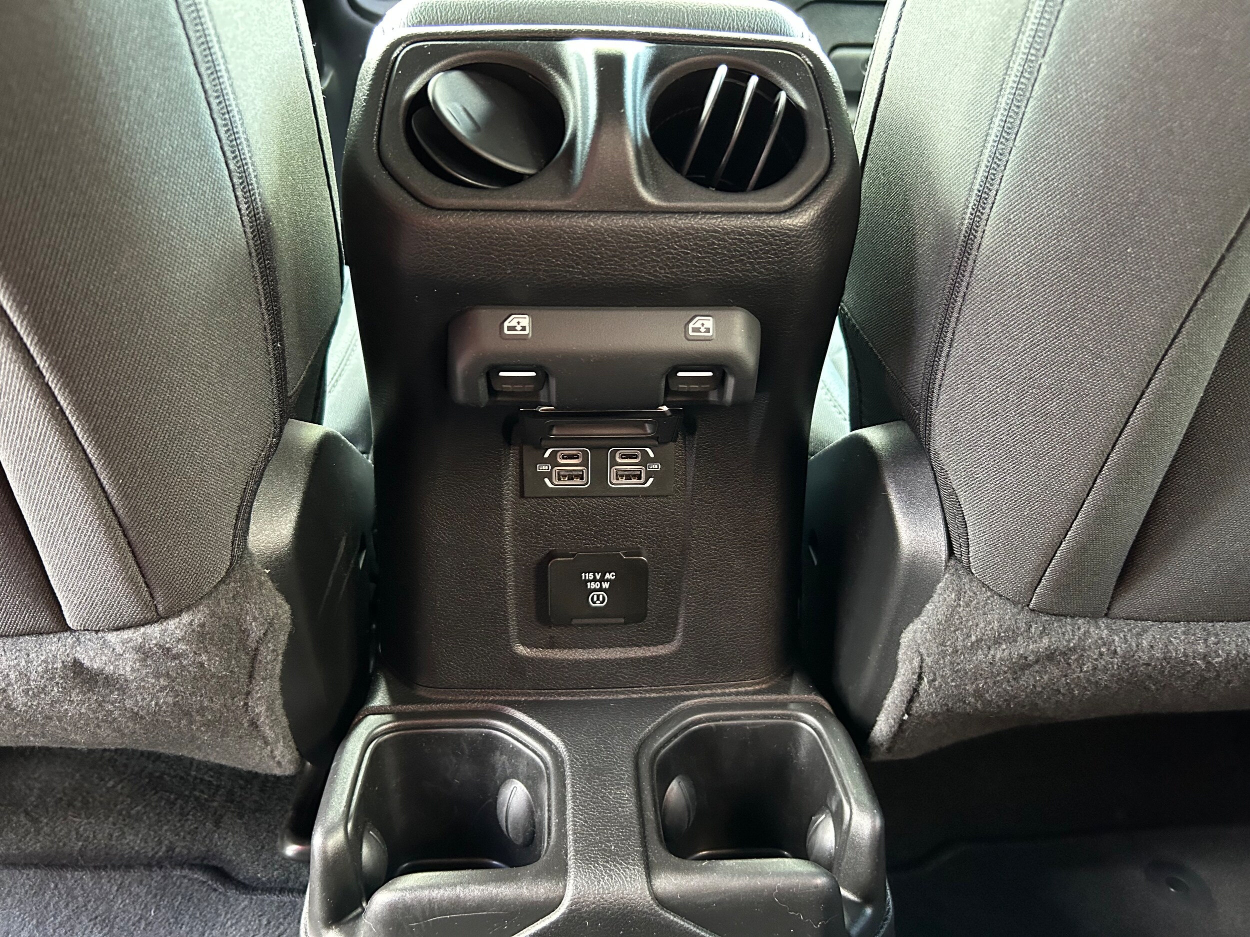 2022 Jeep Wrangler Unlimited Sahara - Photo 27
