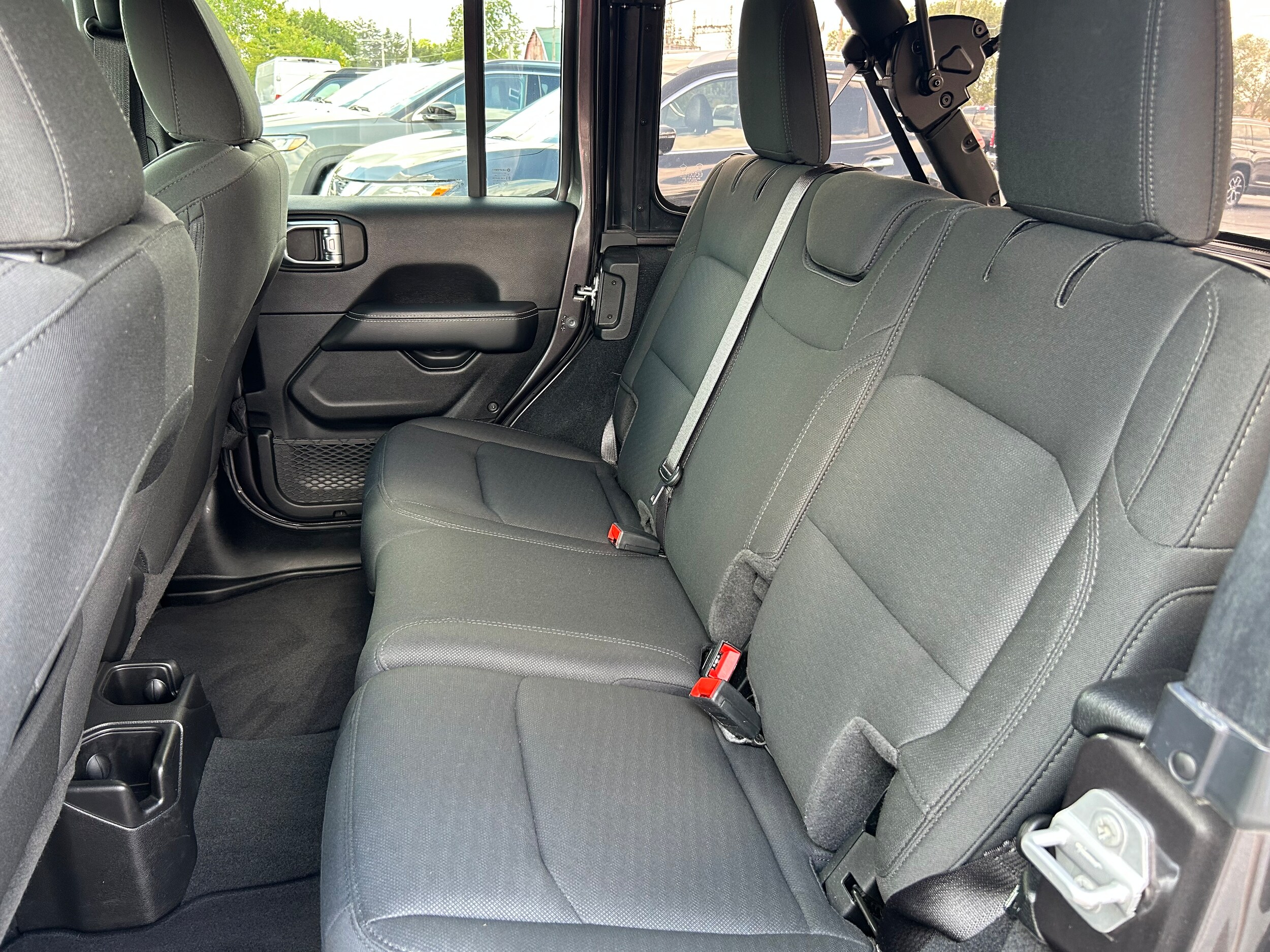 2022 Jeep Wrangler Unlimited Sahara - Photo 26
