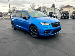 2026 Chrysler Pacifica SELECT Passenger Van