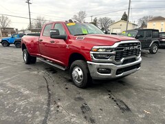 2026 Ram 3500 TRADESMAN CREW CAB 4X4 8' BOX Pickup