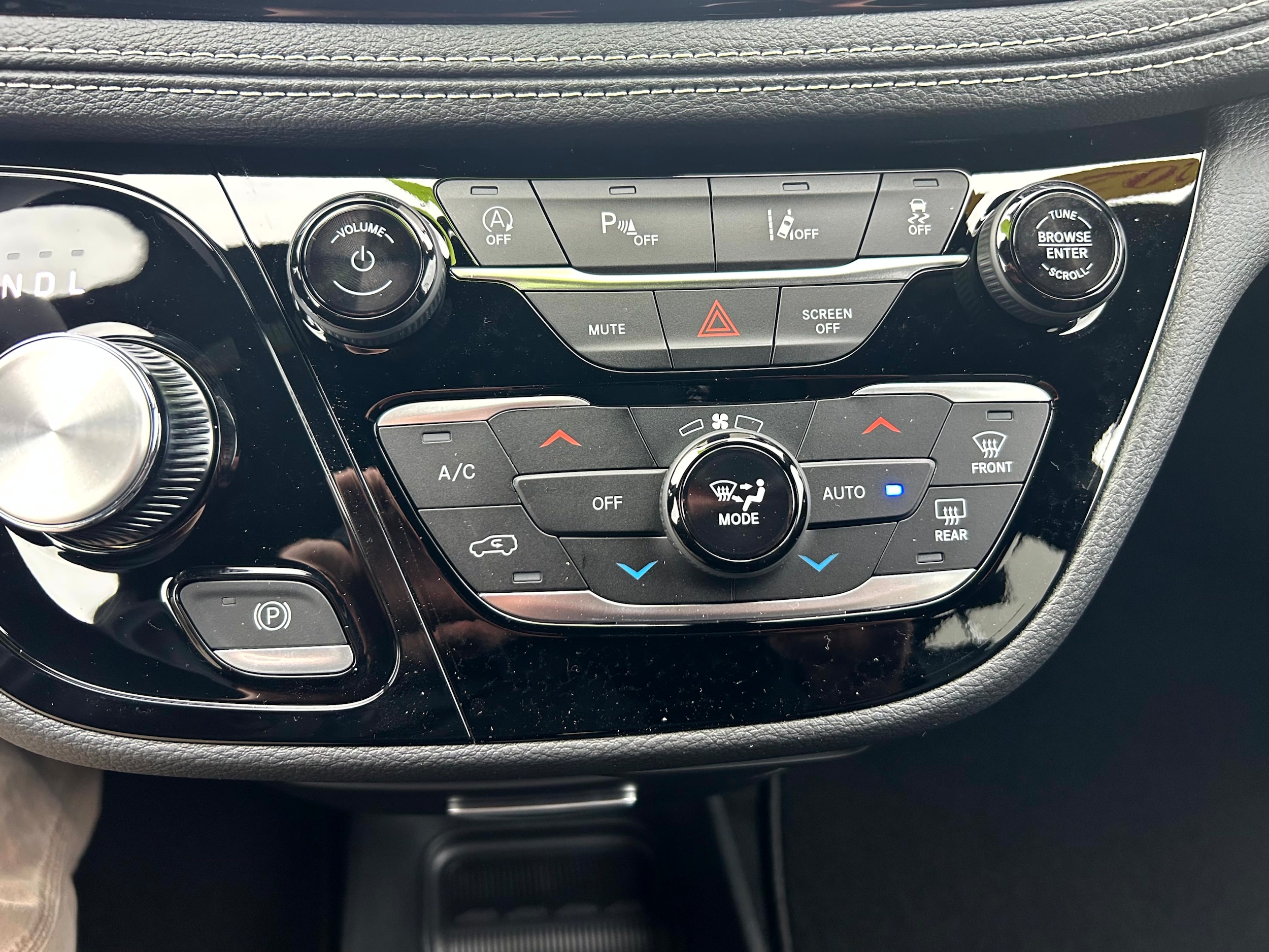 2026 Chrysler Pacifica Select - Photo 19