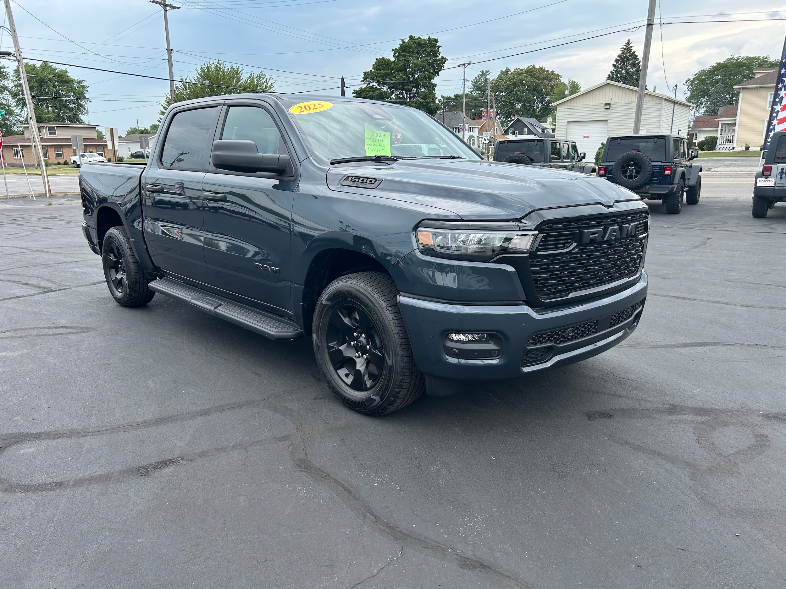 2025 Ram 1500 TRADESMAN CREW CAB 4X4 5'7 BOX