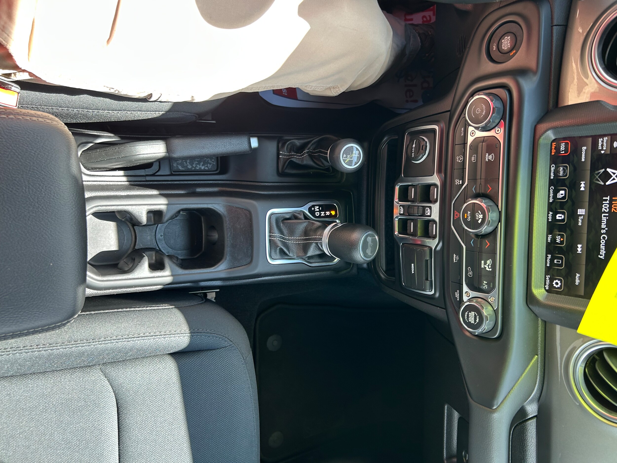 2022 Jeep Wrangler Unlimited Sahara - Photo 24