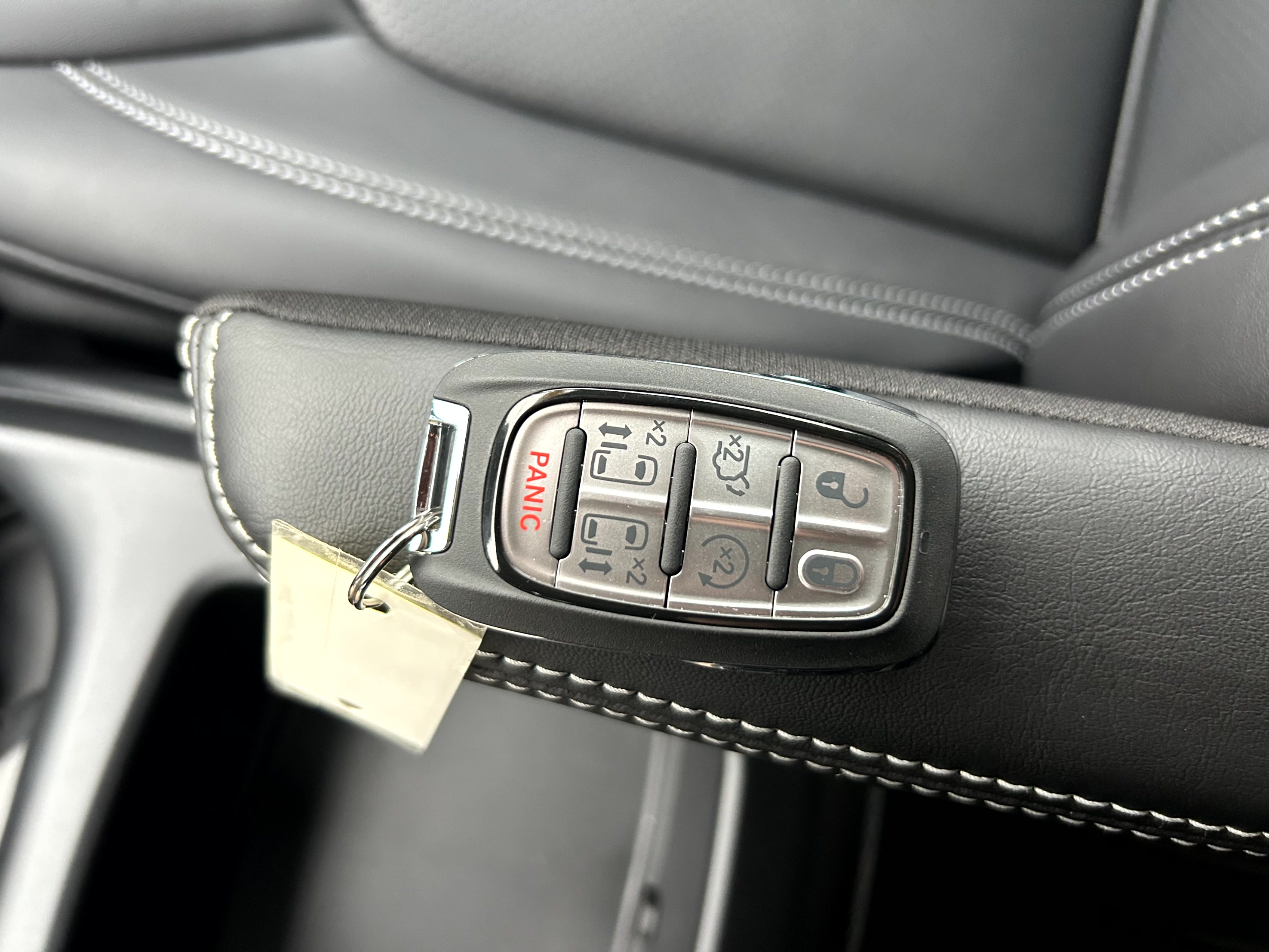2026 Chrysler Pacifica Select - Photo 24