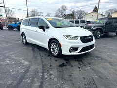 2026 Chrysler Pacifica LIMITED Passenger Van