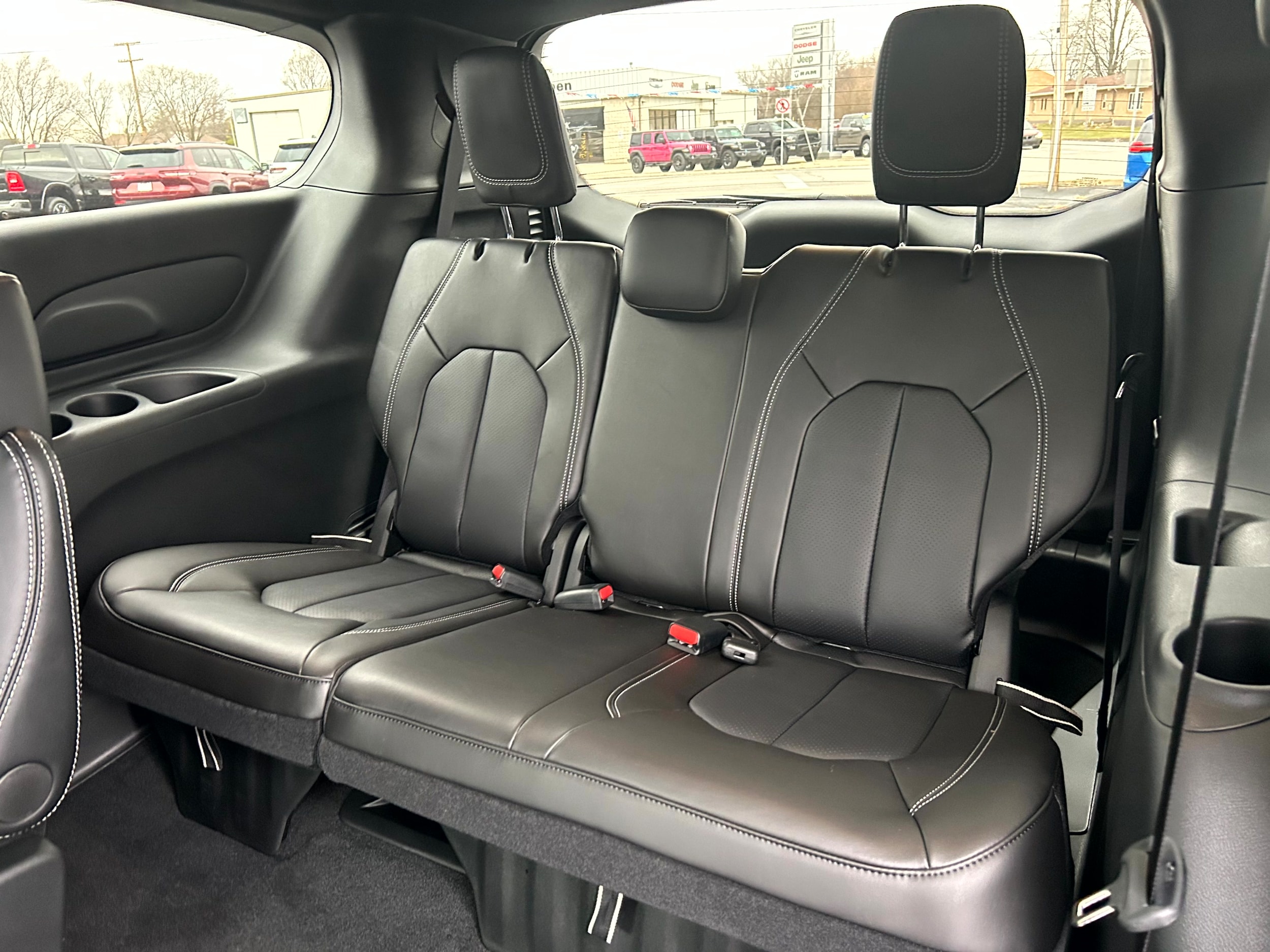 2026 Chrysler Pacifica Select - Photo 23