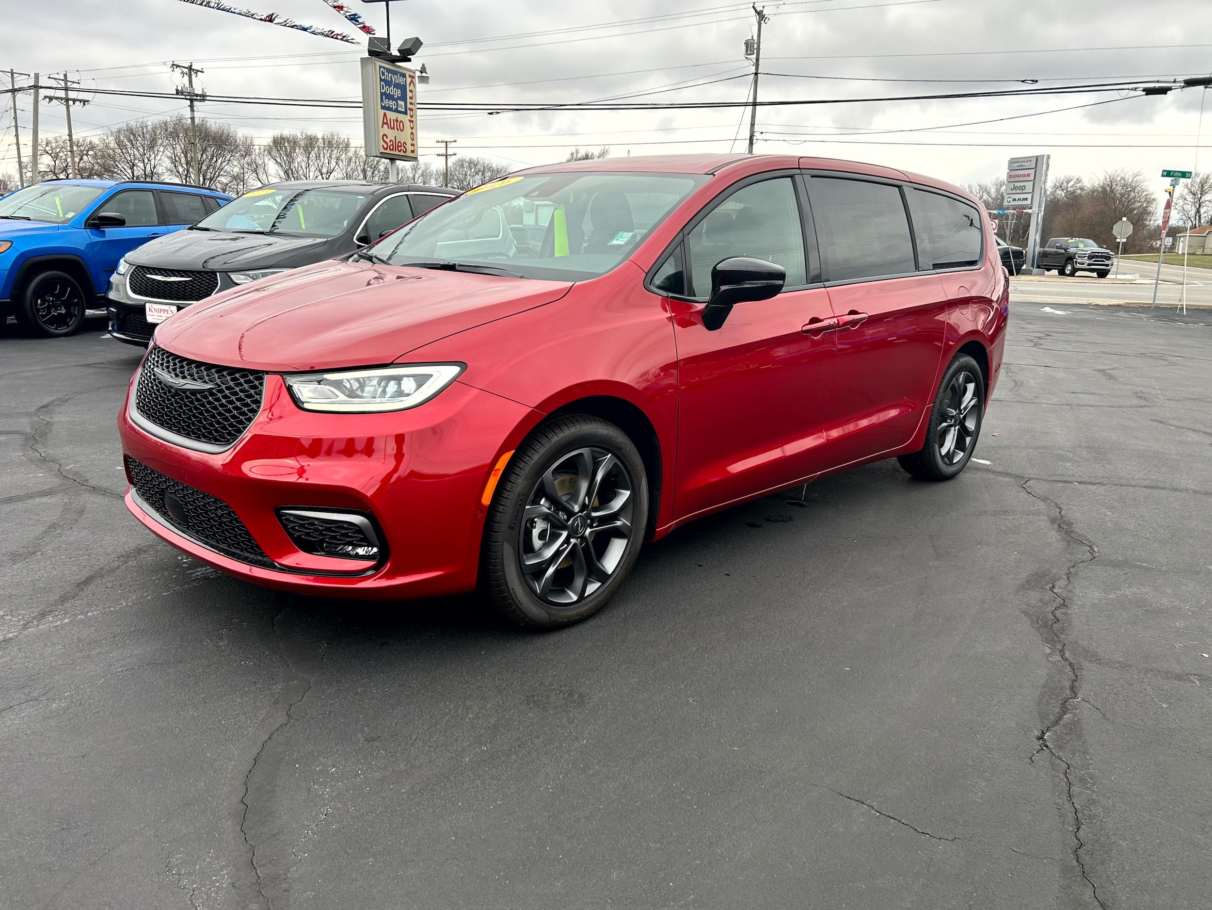 2026 Chrysler Pacifica Select - Photo 8