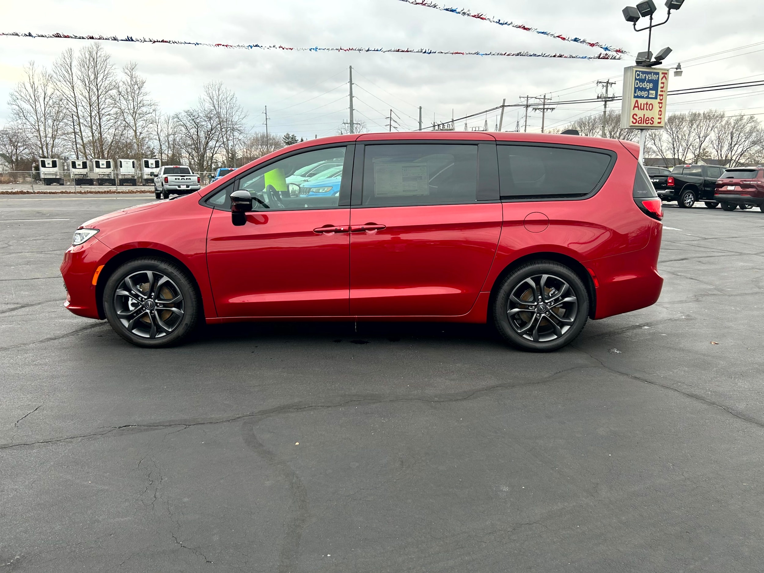 2026 Chrysler Pacifica Select - Photo 7