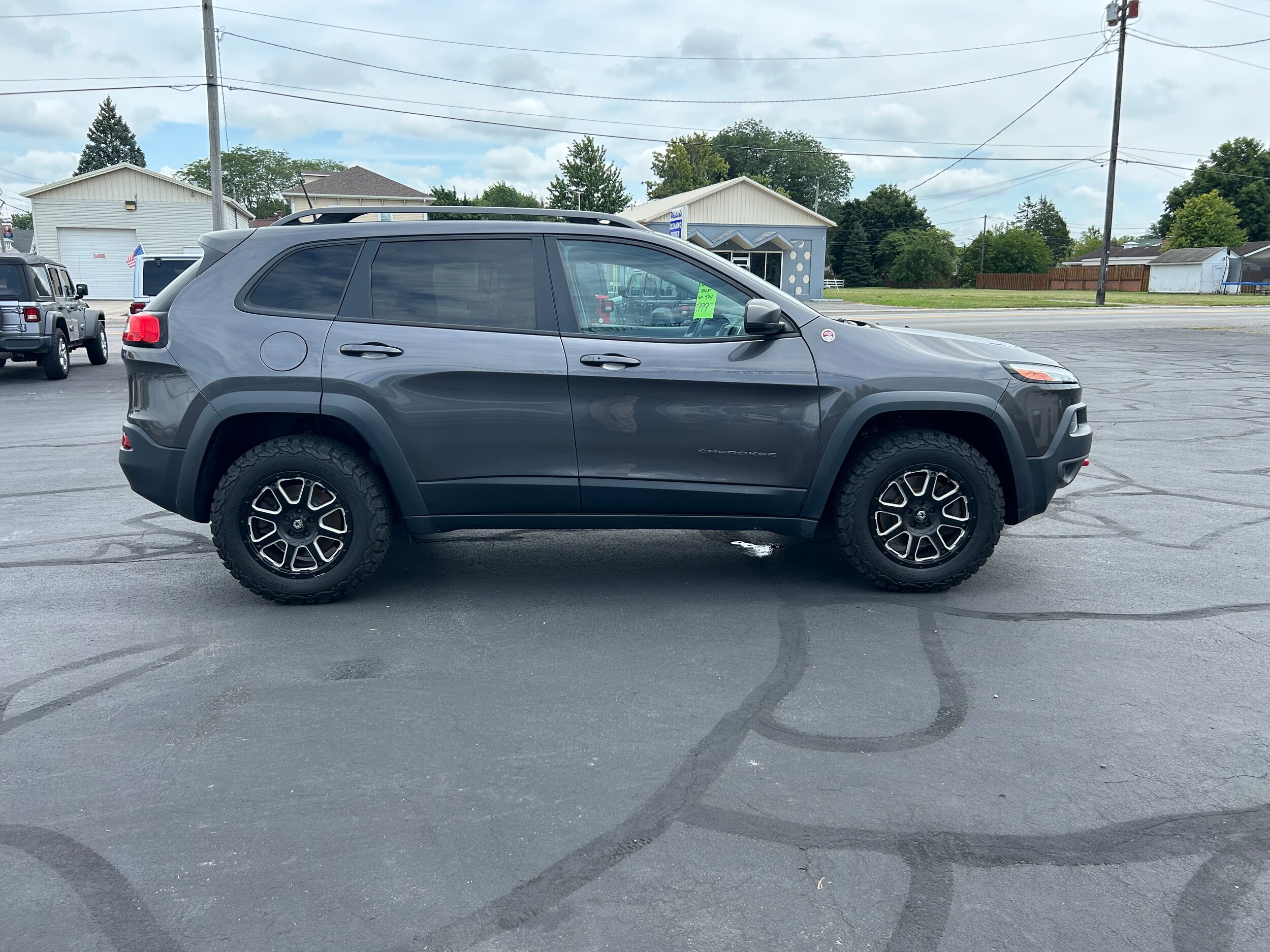 Used 2018 Jeep Cherokee Trailhawk with VIN 1C4PJMBXXJD622256 for sale in Delphos, OH