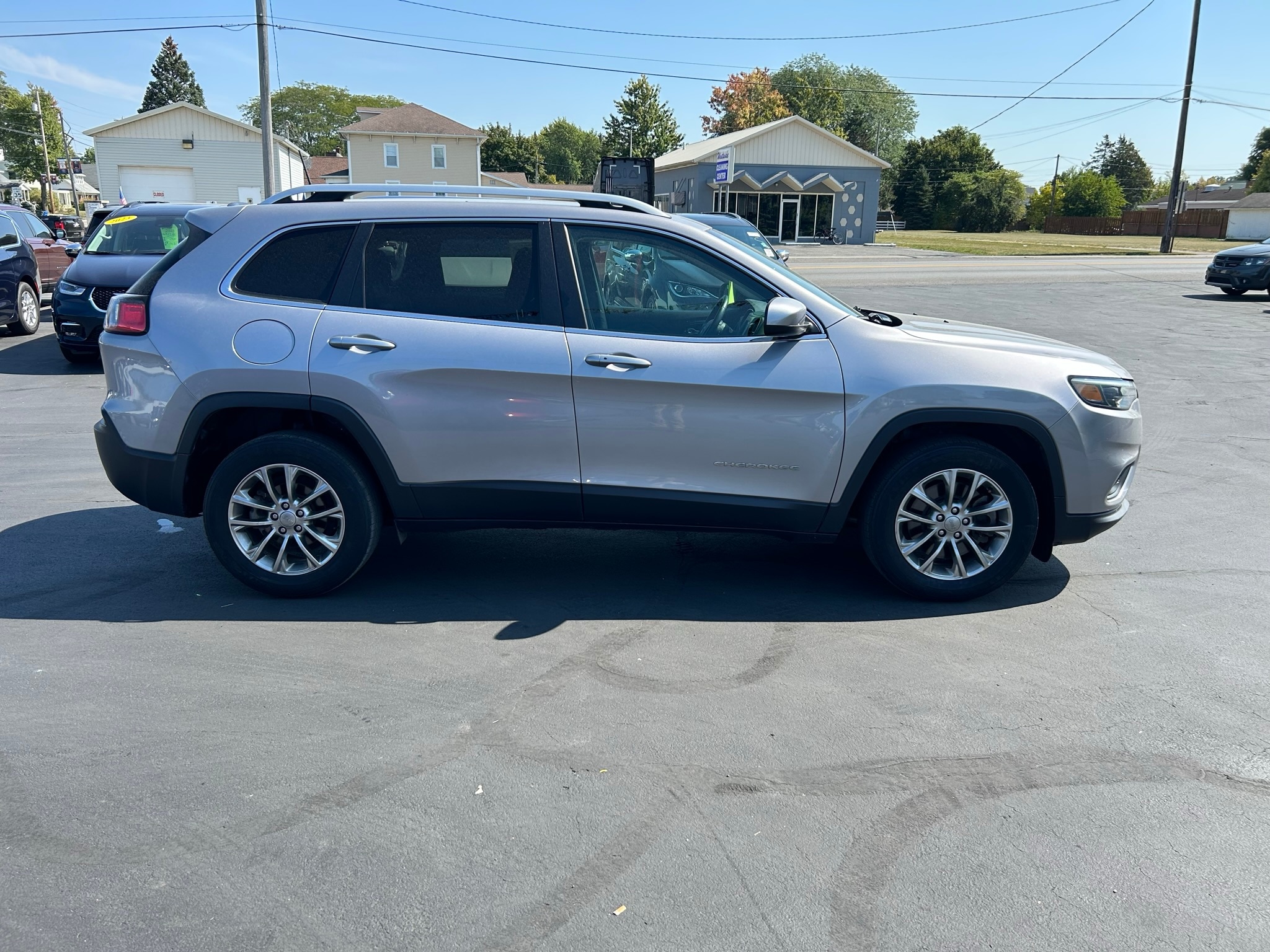 Used 2019 Jeep Cherokee Latitude Plus with VIN 1C4PJLLB6KD262661 for sale in Delphos, OH