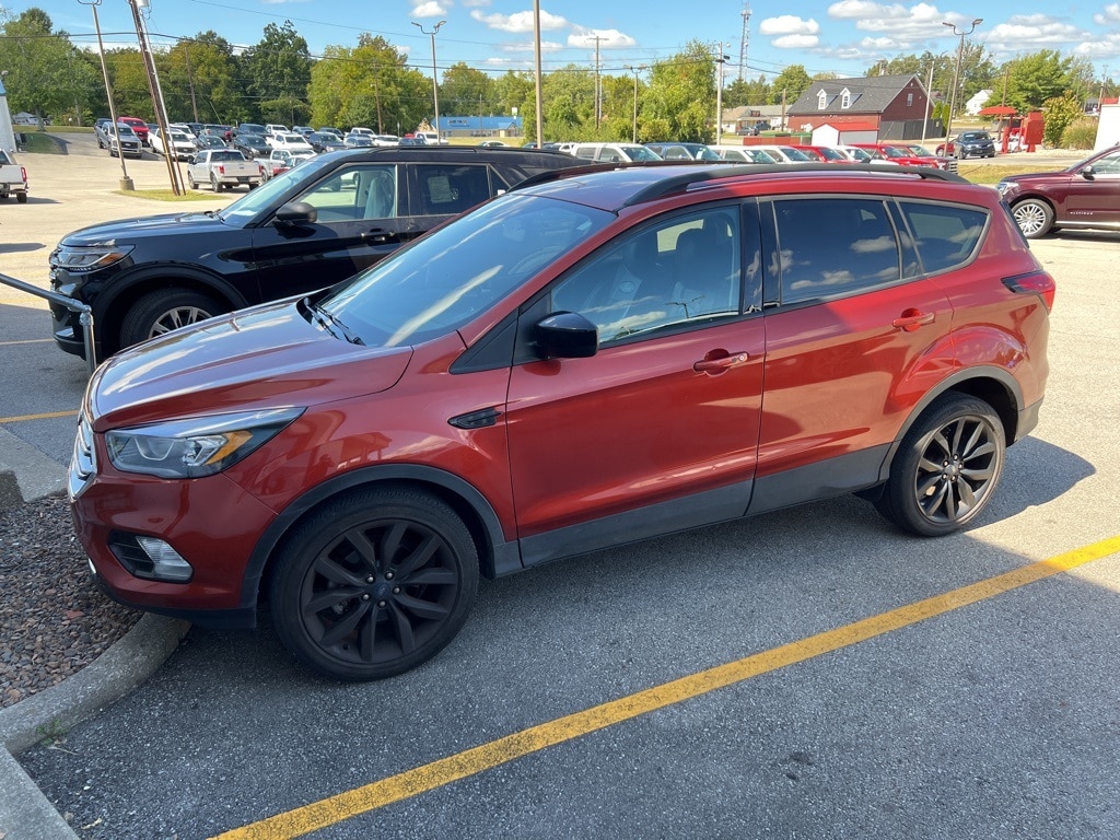 Used 2019 Ford Escape SE with VIN 1FMCU0GD9KUB99647 for sale in Radcliff, KY