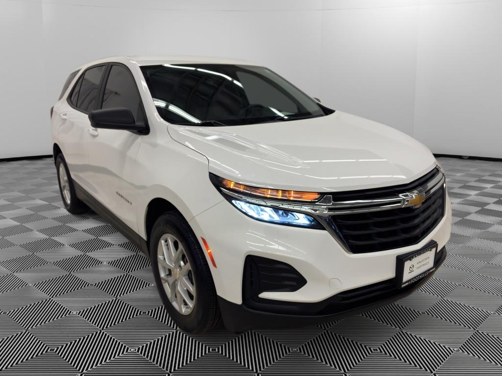 2023 Chevrolet Equinox LS's photo