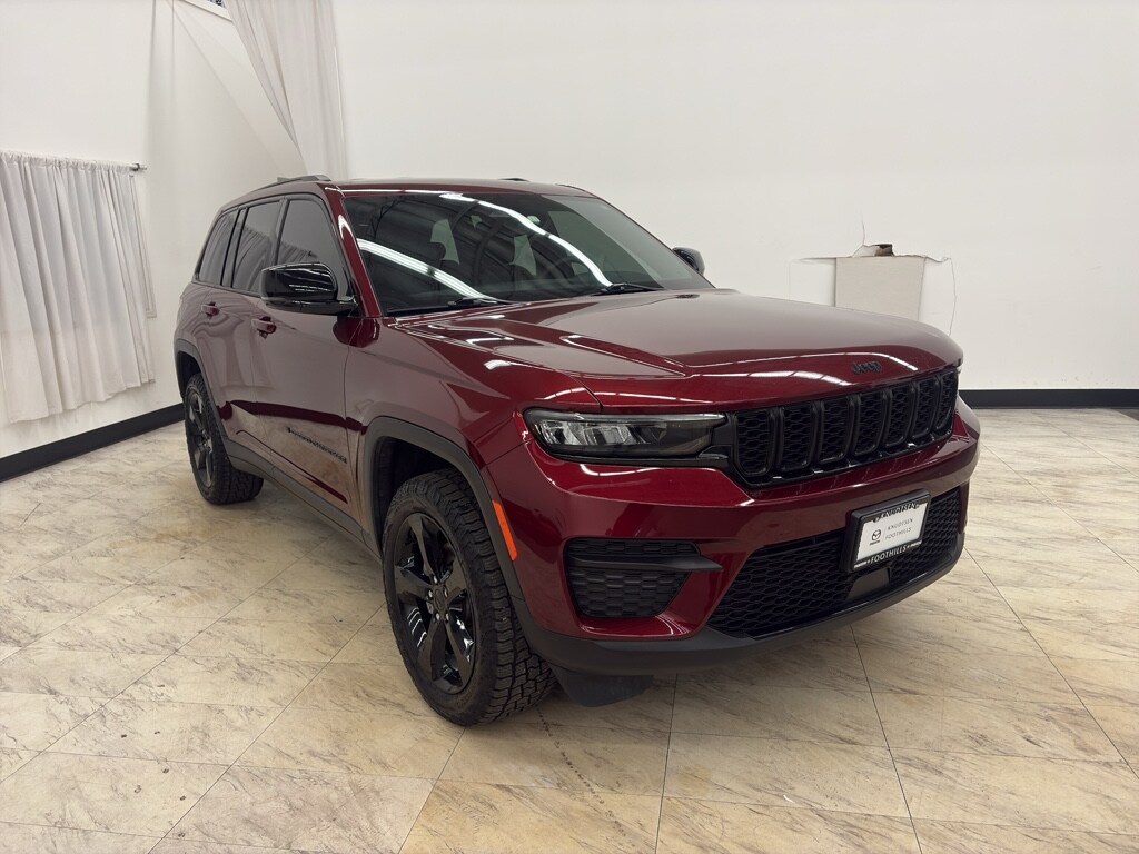 2023 Jeep Grand Cherokee Altitude's photo
