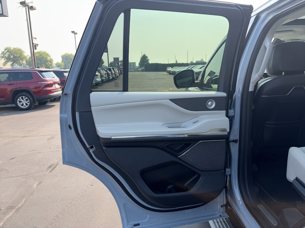 2026 Lincoln Navigator Reserve - Photo 12