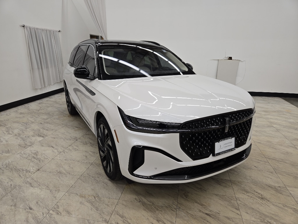 2025 Lincoln Nautilus Black Label's photo