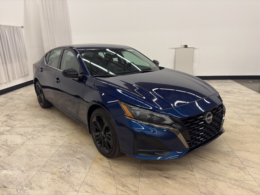 2024 Nissan Altima SR's photo
