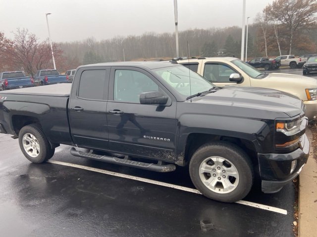 2018 Chevrolet Silverado 1500 LT photo 2