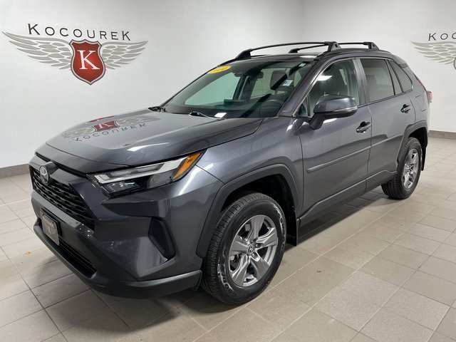 2024 Toyota RAV4 XLE photo 3