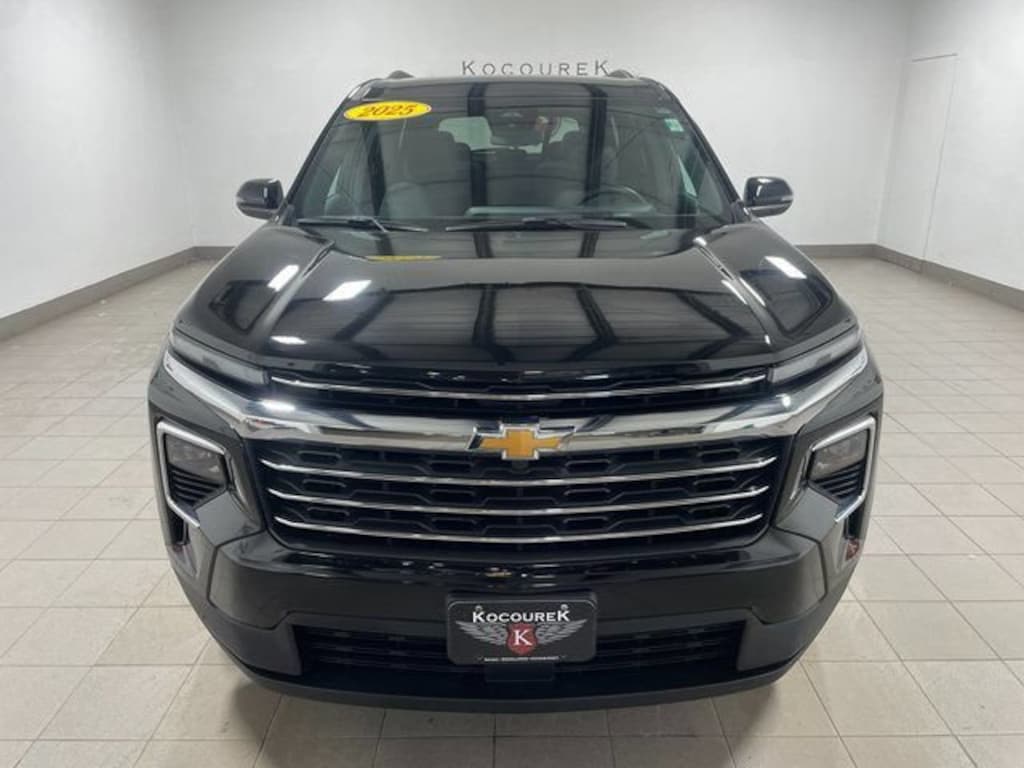 Used 2025 Chevrolet Traverse LT SUV