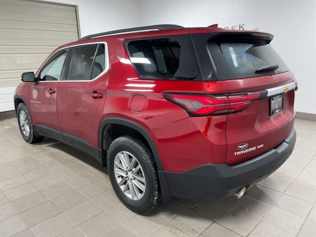 Used 2023 Chevrolet Traverse LT Cloth SUV