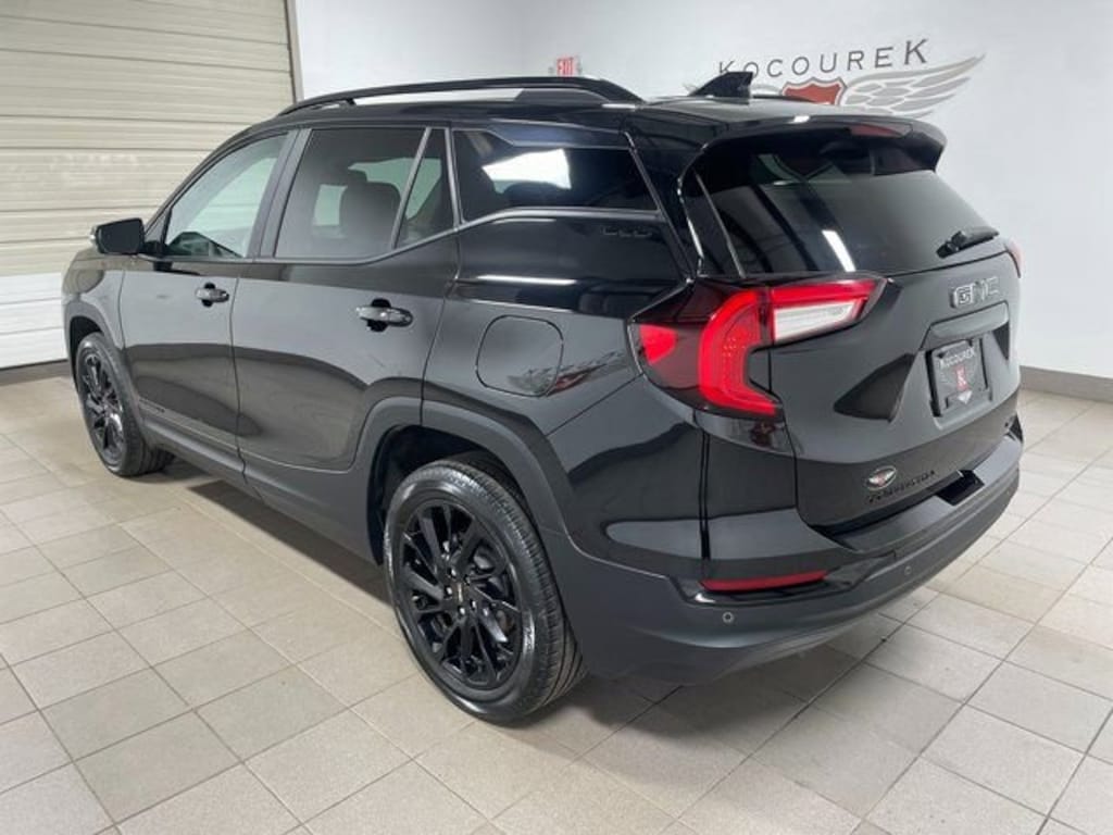 Used 2023 GMC Terrain SLE SUV