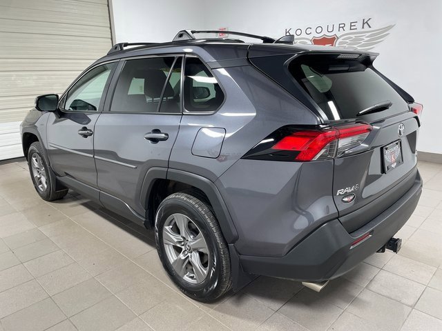 2024 Toyota RAV4 XLE photo 4