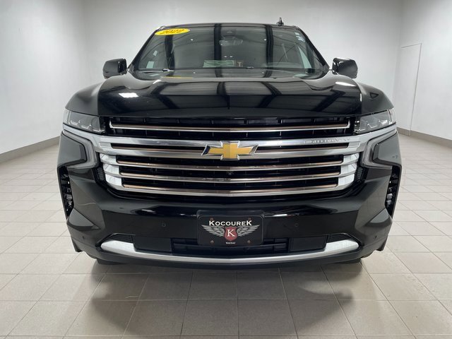 2022 Chevrolet Suburban High Country photo 2