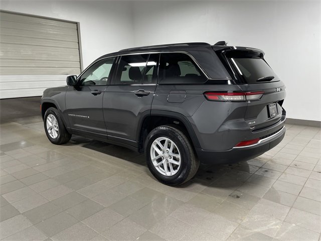 2023 Jeep Grand Cherokee Laredo photo 2