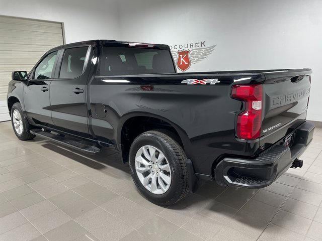 2023 Chevrolet Silverado 1500 Custom photo 2