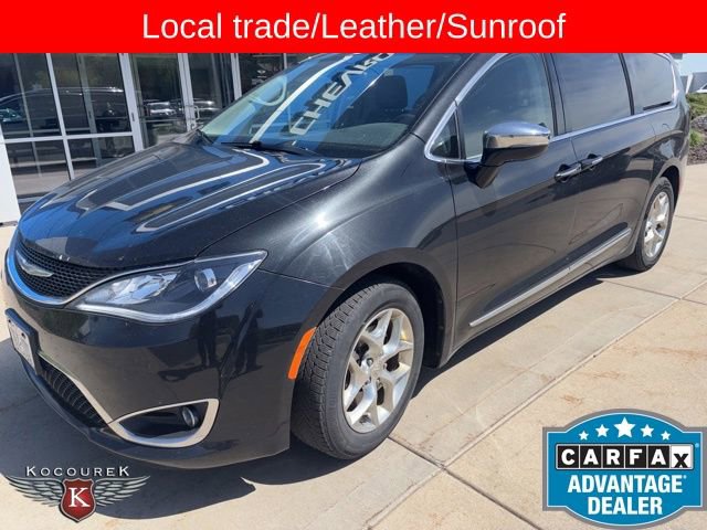 2018 Chrysler Pacifica Limited's photo