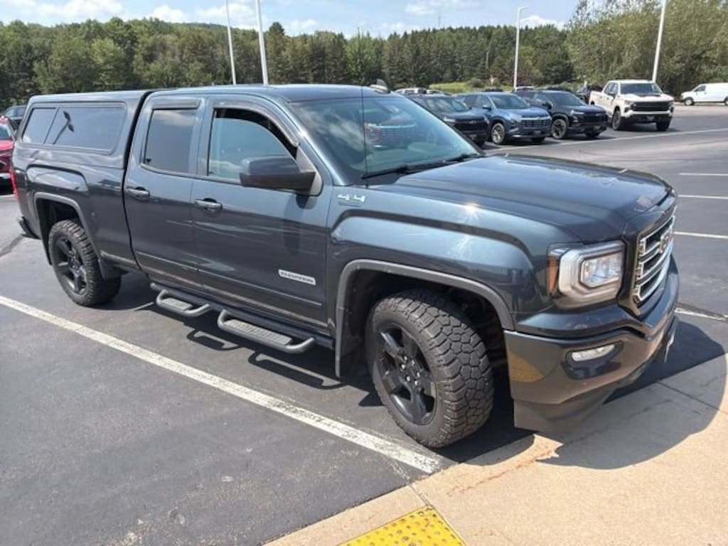 Used 2017 GMC Sierra 1500 4WD Double Cab 143.5 Truck