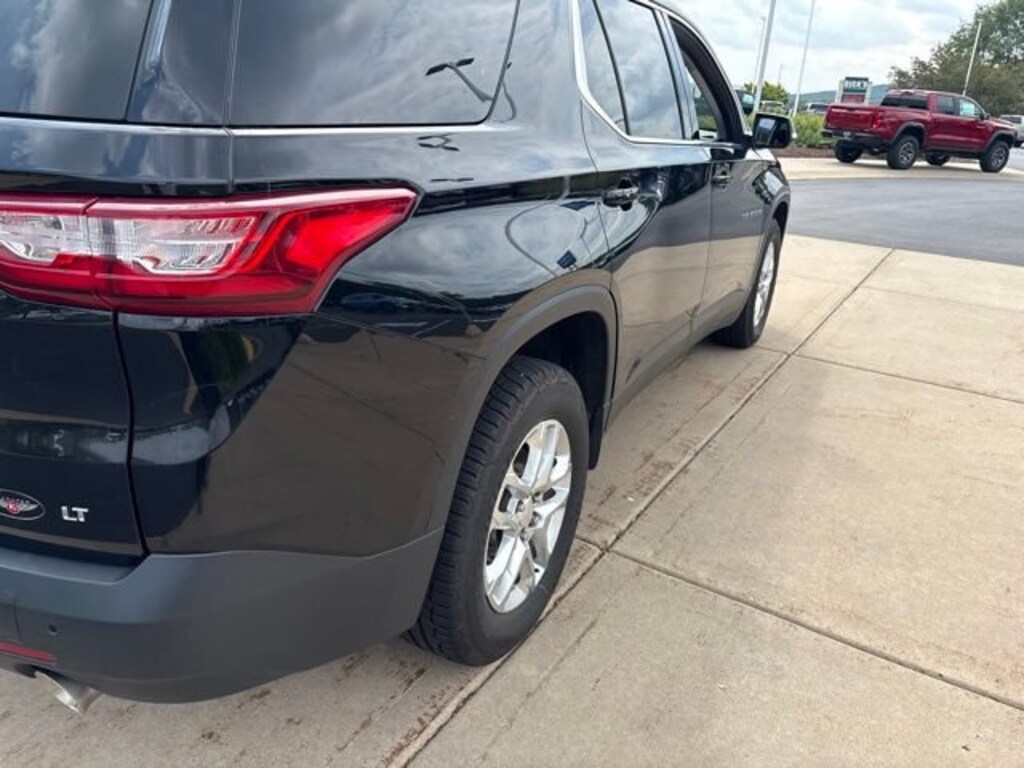 Used 2021 Chevrolet Traverse LT Cloth SUV