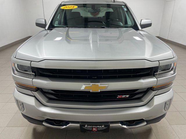 2018 Chevrolet Silverado 1500 LT photo 2