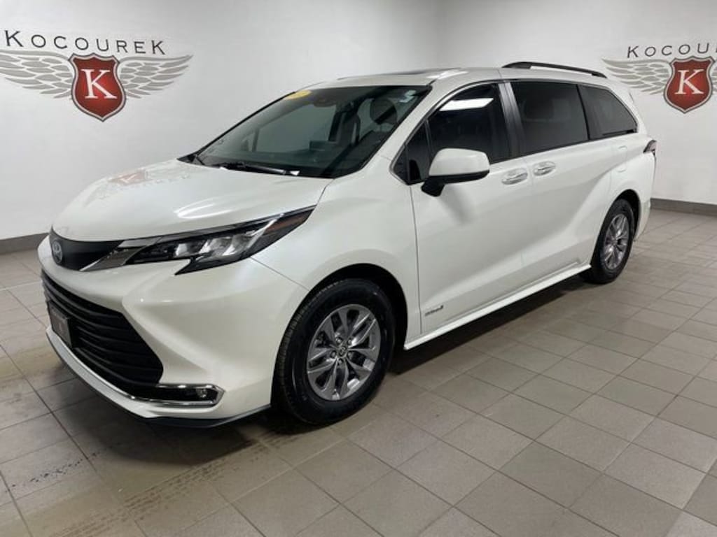 Used 2021 Toyota Sienna XLE