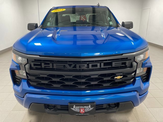 2023 Chevrolet Silverado 1500 Custom photo 2