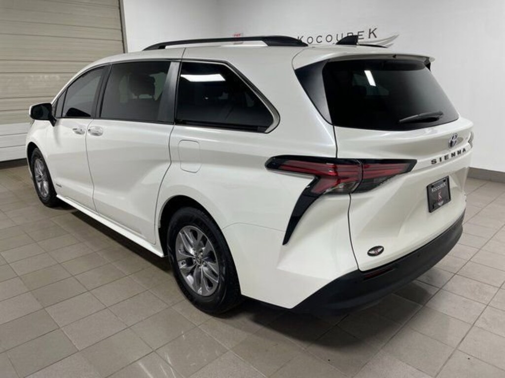 Used 2021 Toyota Sienna XLE