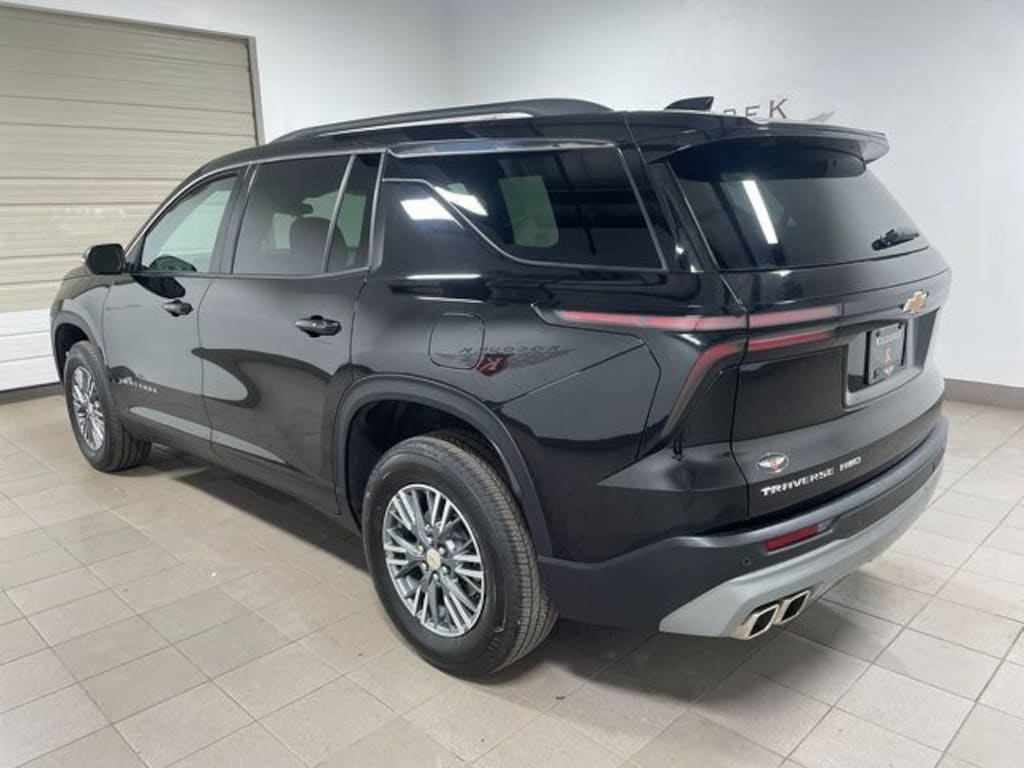 Used 2025 Chevrolet Traverse LT SUV