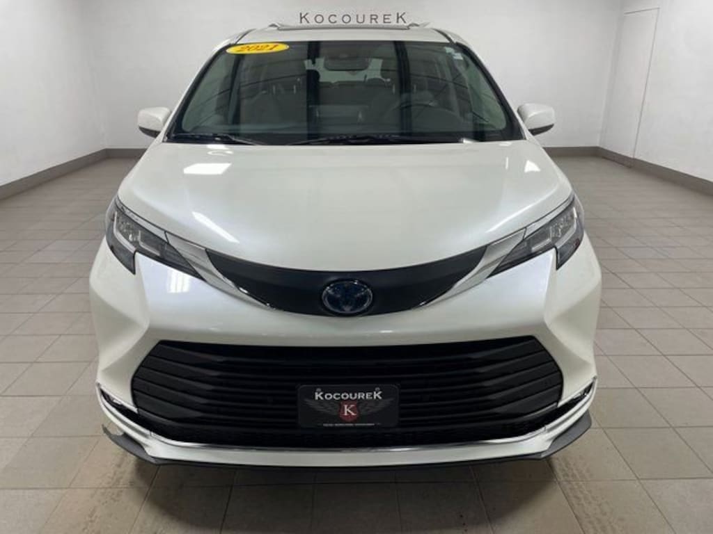 Used 2021 Toyota Sienna XLE