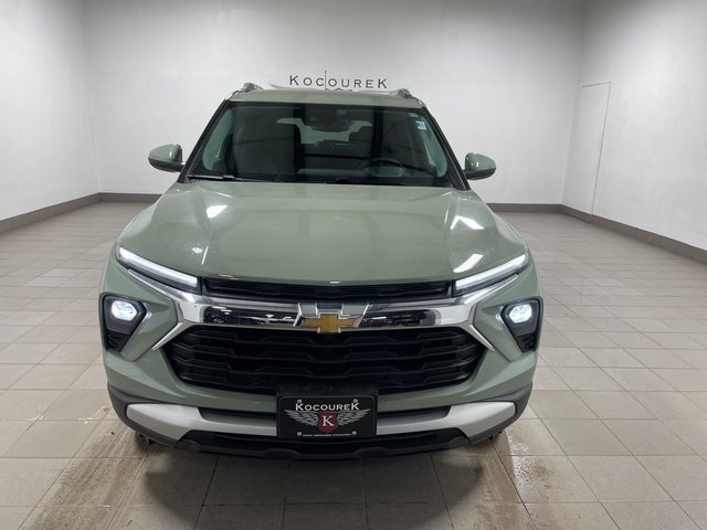 2025 Chevrolet Trailblazer LT photo 2