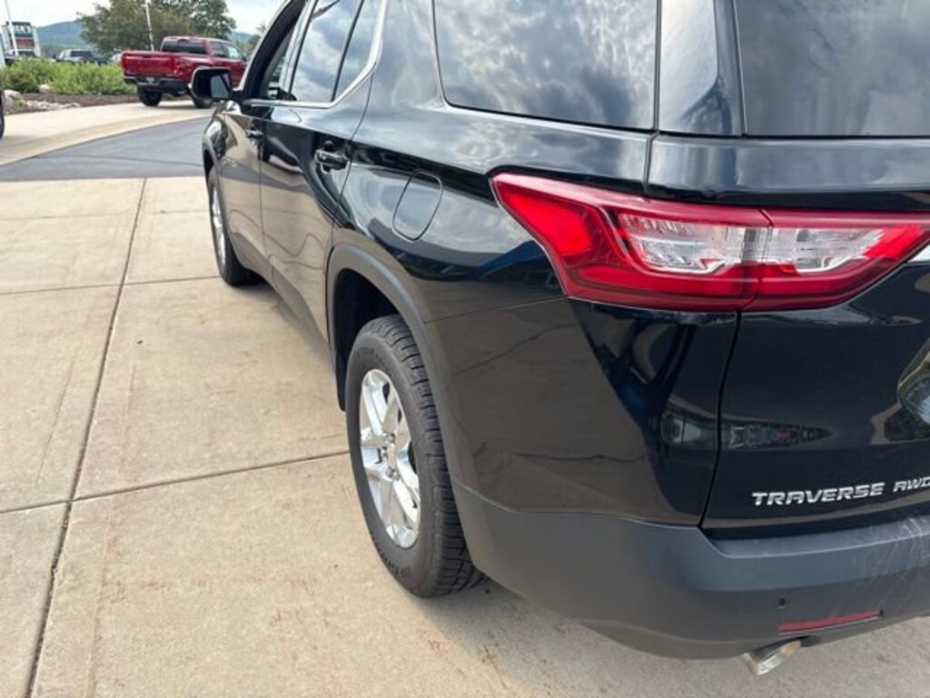 Used 2021 Chevrolet Traverse LT Cloth SUV