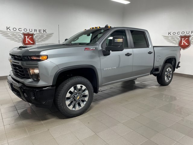 2026 Chevrolet Silverado 2500HD Custom photo 3