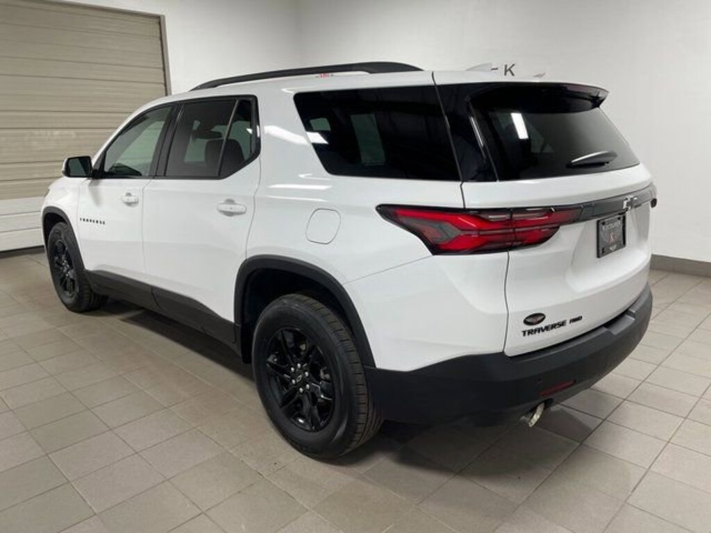 Used 2023 Chevrolet Traverse LT Cloth SUV