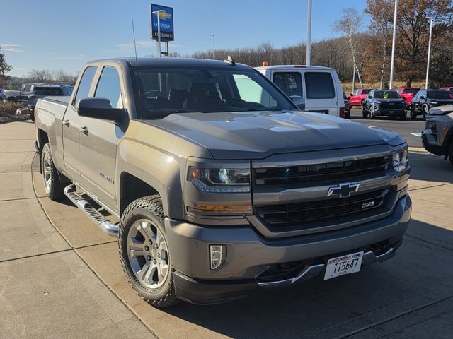2017 Chevrolet Silverado 1500 LT photo 2