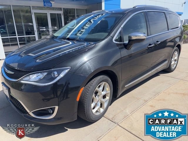 2018 Chrysler Pacifica Limited's photo