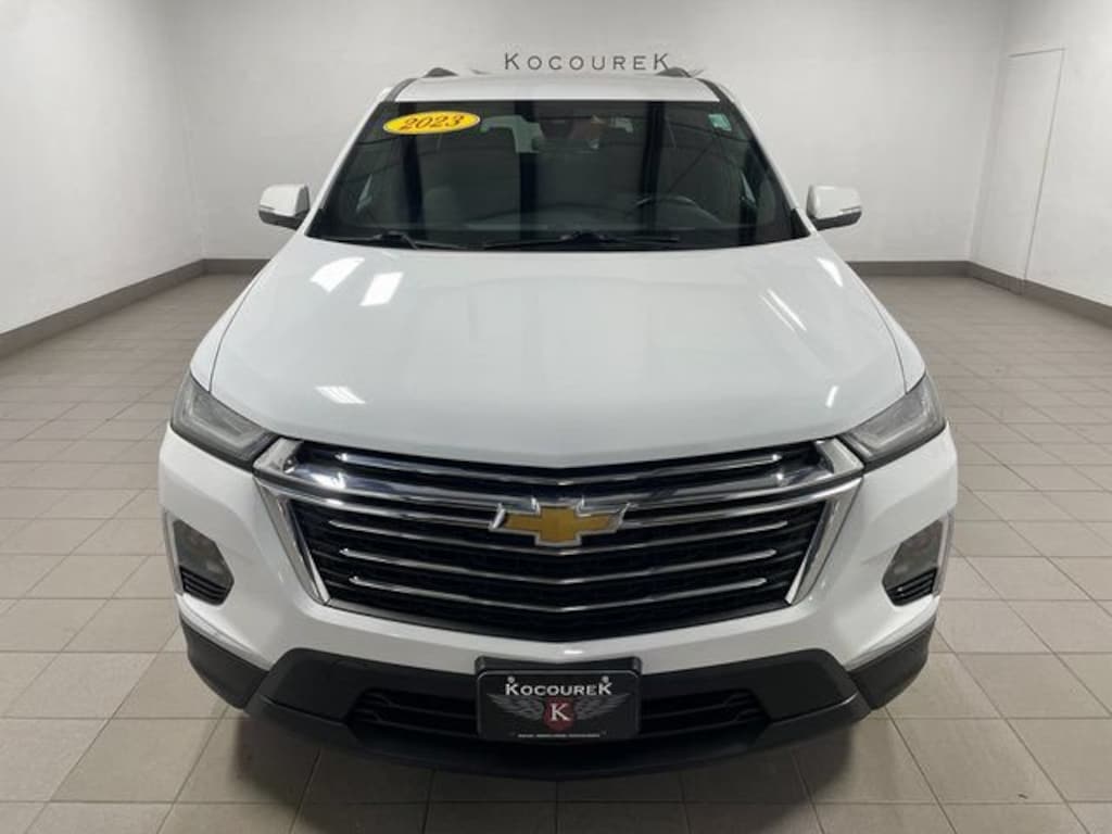 Used 2023 Chevrolet Traverse LT Cloth SUV
