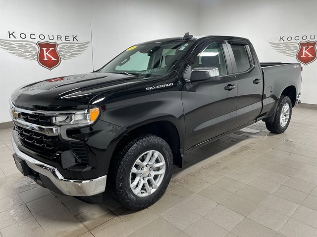 2023 Chevrolet Silverado 1500 LT photo 2
