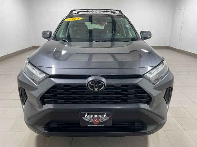 2024 Toyota RAV4 XLE photo 2