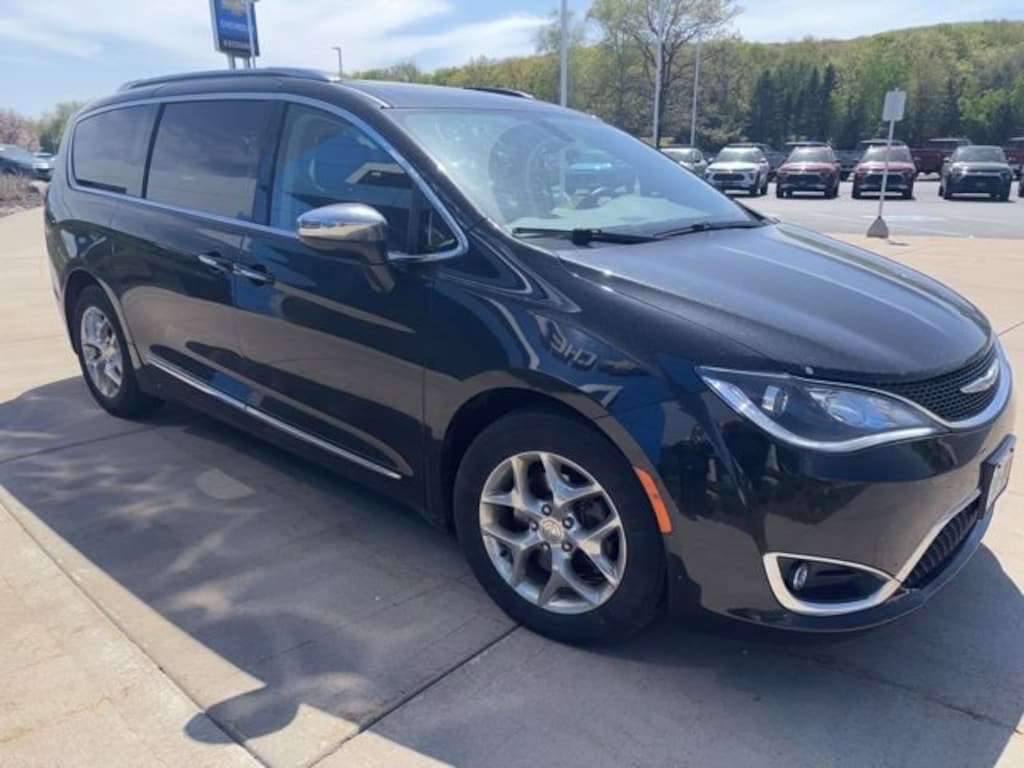Used 2018 Chrysler Pacifica Limited