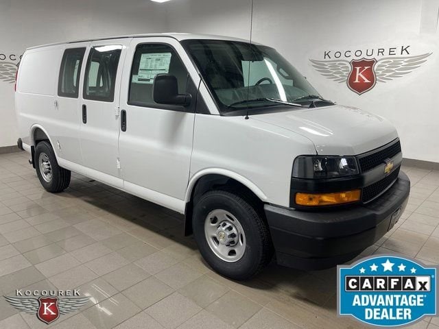 2026 Chevrolet Express 2500 Work Van HD's photo