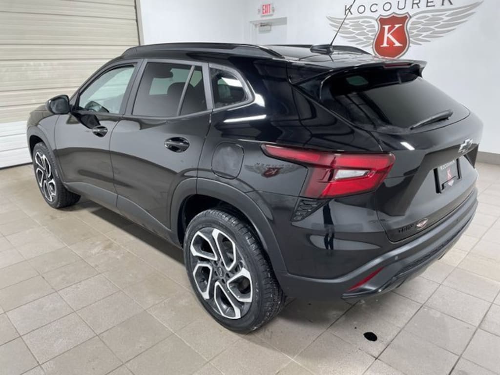 Used 2025 Chevrolet Trax 2RS SUV
